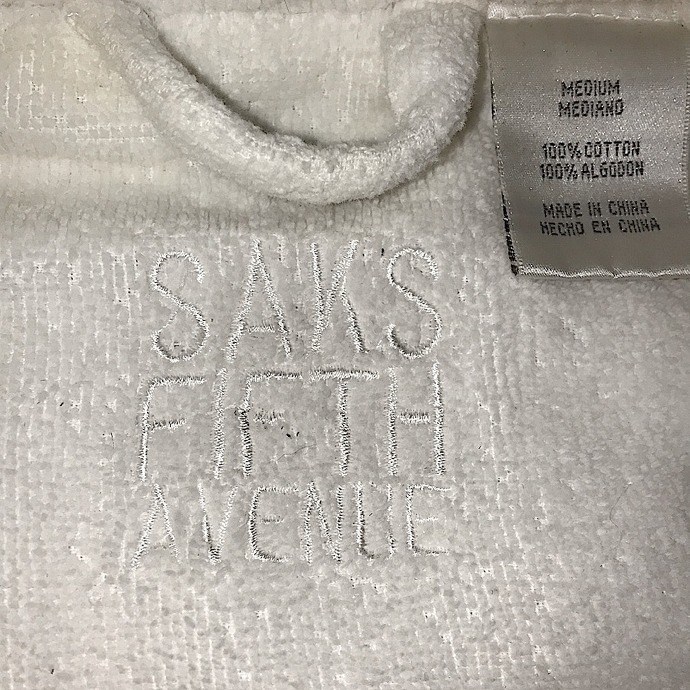 (EUC) Saks Fifth Avenue White Terry Cloth Robe - Picture 4 of 5